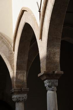 LOGGIATO arabo normanno allo Steri di Palermo. Fotografie di Giulio Azzarello &copy;2014.