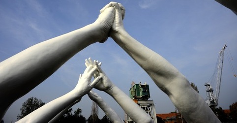 LE MANI DI LORENZO QUENN Biennale di Venezia. Fotografie di Giulio Azzarello &copy;2020.