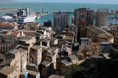 PORTO EMPEDOCLE in Sicilia. Fotografie di Giulio Azzarello &copy;2014.