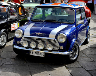 RADUNO di auto classiche MiniCooper. Fotografie di Giulio Azzarello &copy;2016.
