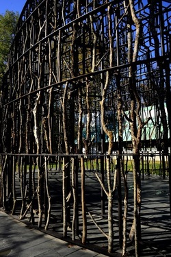 VENEZIA installazione lignea Giardini della Biennale di Arch. Cont. Fotografie di Giulio Azzarello &copy;2022.