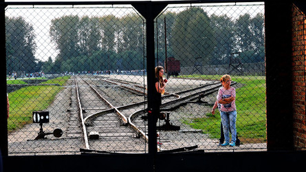 AUSCHHWITZ BIRKENAU la commemorazione. Fotografie di Giulio Azzarello &copy;2016.