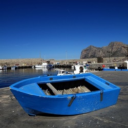ISOLA. Fotografie di Giulio Azzarello &copy;2024.