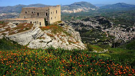 ERICE e il suo QUARTIERE SPAGNOLO.Fotografie di Giulio Azzarello &copy;2014.