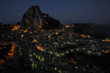 CALTABELLOTTA in Sicilia. Fotografie di Giulio Azzarello ©2014.