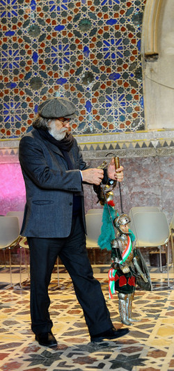 Mimmo Cuticchio in un suo spettacolo. Fotografie di Giulio Azzarello &copy;2017.