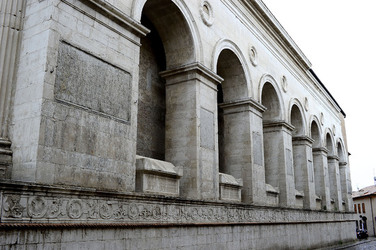TEMPIO MALATESTIANO e SPIAGGIA di Rimini. Fotografie di Giulio Azzarello &copy;2016.