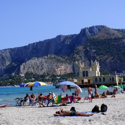 MONDELLO. Fotografie di Giulio Azzarello ©2022.