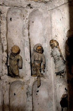 LE CATACOMBE dei cappuccini a Palermo in Sicilia. Fotografie di Giulio Azzarello &copy;2014.