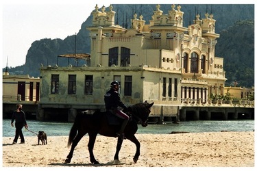 MONDELLO fotografie di Giulio Azzarello ©2021. MONDELLO fotografie di Giulio Azzarello ©2021.