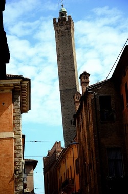 BOLOGNA centro storico. Fotografie di Giulio Azzarello &copy;2018.