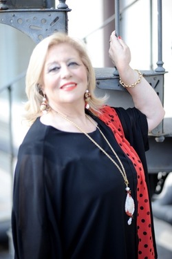 SARA FAVARO attrice e poetessa siciliana. Fotografie di Giulio Azzarello &copy;2018.