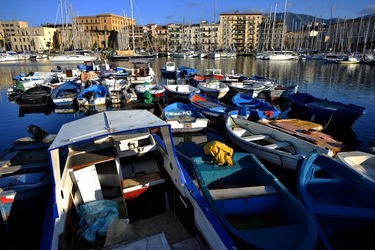 BARCHE da PESCA fotografie di Giulio Azzarello ©2019. BARCHE da PESCA fotografie di Giulio Azzarello ©2019.