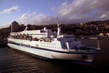 IL PORTO DI GENOVA panoramiche e particolari. Fotografie di Giulio Azzarello &copy;2014.