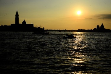 VENEZIA fotografie di Giulio Azzarello ©2020. VENEZIA fotografie di Giulio Azzarello ©2020.