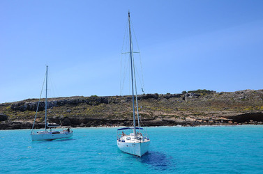 ISOLA DI FAVIGNANA in Sicilia. Visioni panoramiche o particolari. Fotografie di Giulio Azzarello ©2014. ISOLA DI FAVIGNANA in Sicilia. Visioni panoramiche o particolari. Fotografie di Giulio Azzarello ©2014.