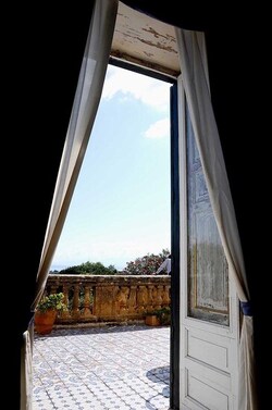 LE VILLE di Bagheria in Sicilia. Fotografie di Giulio Azzarello &copy;2014.