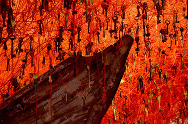 BIENNALE di VENEZIA padiglione giapponese. Foto di Giulio Azzarello &copy;2015 2016. Opera di Chiharu Shiota The KEY in the HAND .