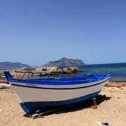 BARCHE. Fotografie di Giulio Azzarello &copy;2022.