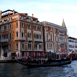 VENEZIA fotografie di Giulio Azzarello &copy;2022.