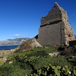 RUDERE DI PIETRA. Fotografie di Giulio Azzarello &copy;2022.