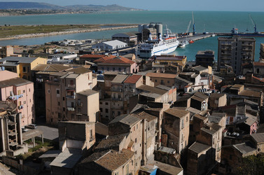 PORTO EMPEDOCLE in Sicilia. Fotografie di Giulio Azzarello &copy;2014.