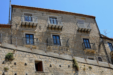 GANCI comune e antico borgo medievale delle Madonie in Sicilia. Fotografie di Giulio Azzarello &copy;2014.