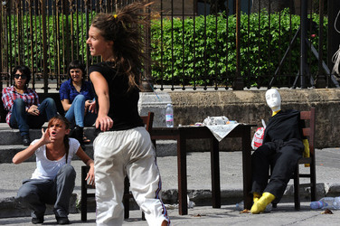 DANZE URBANE contemporanee per le vie di Palermo. Fotografie di Giulio Azzarello &copy;2014.