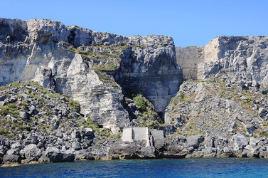 ISOLA DI FAVIGNANA in Sicilia. Visioni panoramiche o particolari. Fotografie di Giulio Azzarello ©2014. ISOLA DI FAVIGNANA in Sicilia. Visioni panoramiche o particolari. Fotografie di Giulio Azzarello ©2014.
