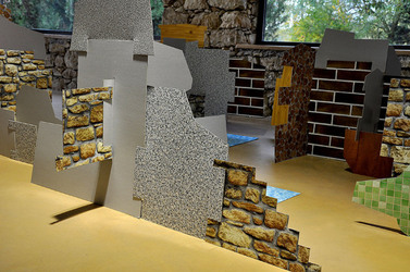 ANNE CLEMENCE de GROLEE e una sua installazione. Fotografie di Giulio Azzarello &copy;2014.