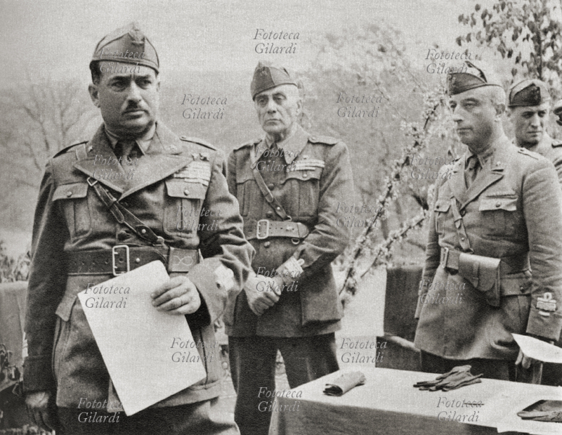 SECONDA GUERRA MONDIALE da sinistra: generale Basso, comandante le Forze italiane in Sardegna al momento dell\