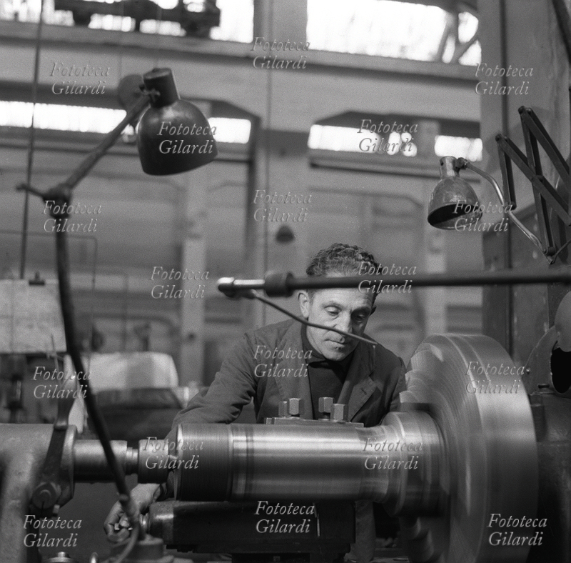 STORIA DEL MOVIMENTO OPERAIO Addetto al tornio in un reparto della fonderia Pignone di Firenze. Quando la proprietà ha deciso di licenziare tutti e serrare l\