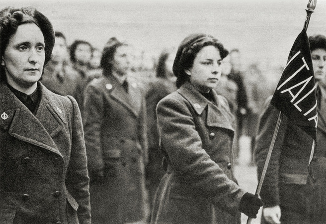 DONNE DELL ESERCITO FASCISTA DONNE DELL ESERCITO FASCISTA