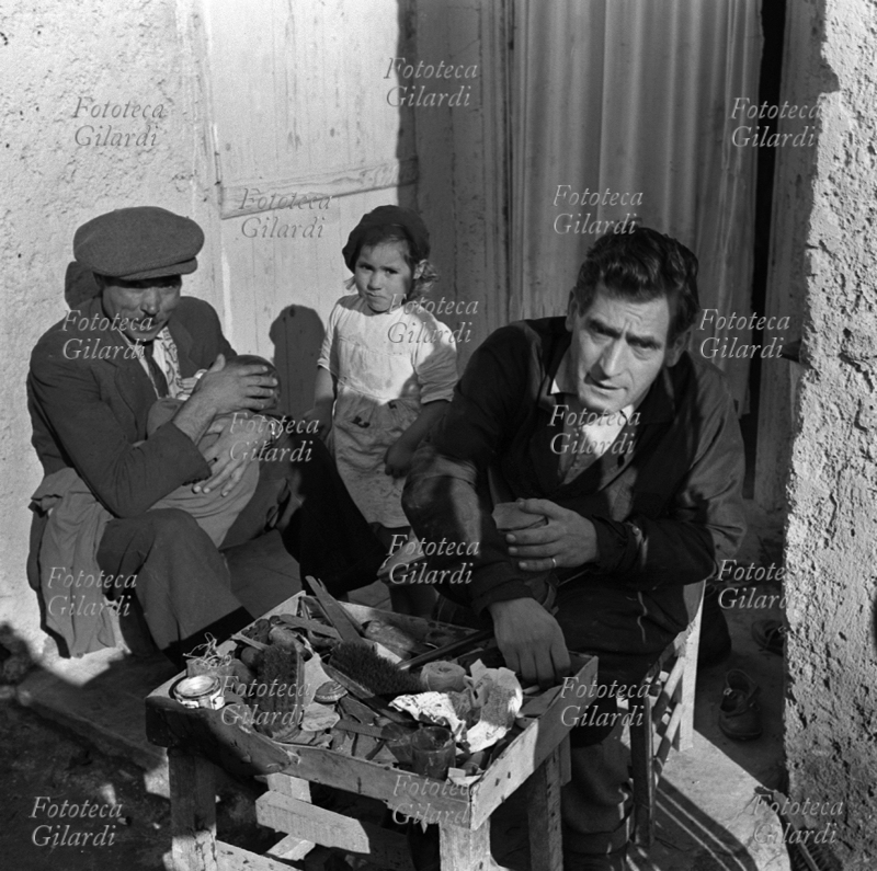 CIABATTINO il povero banchetto di lavoro dell\