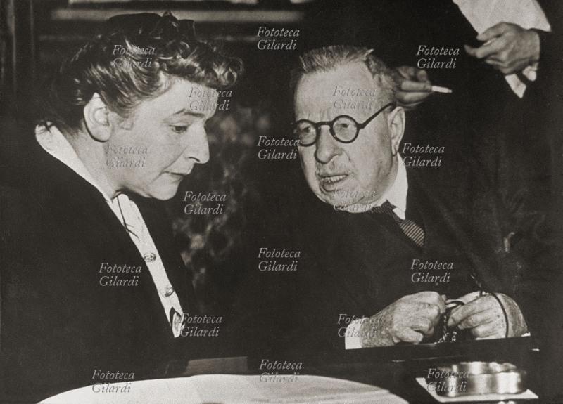 Benedetto CROCE (1866-1952) ritratto del filosofo, saggista con la figlia. Italia, 1944
