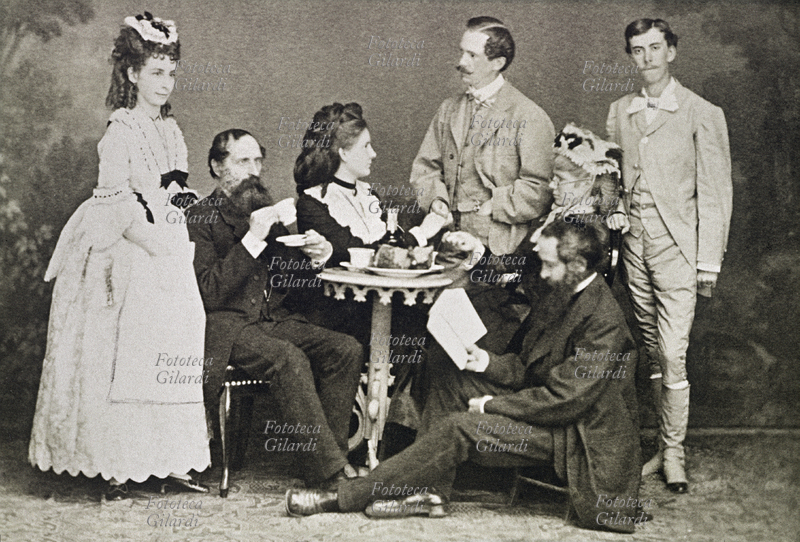 FAMIGLIA riunita all\