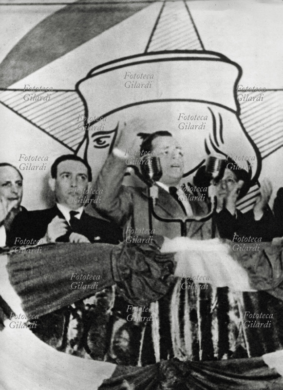 ELEZIONI comizio elettorale di Palmiro Togliatti (segretario del Partito Comunista italiano dal 1923 al 1924, poi dal 1930 al 1934 e nuovamente dal 1938 al 1964) per il Fronte Democratico Popolare, durante la campagna elettorale delle prime elezioni politiche della nuova Repubblica Italiana, che si tennero il 18 aprile 1948.