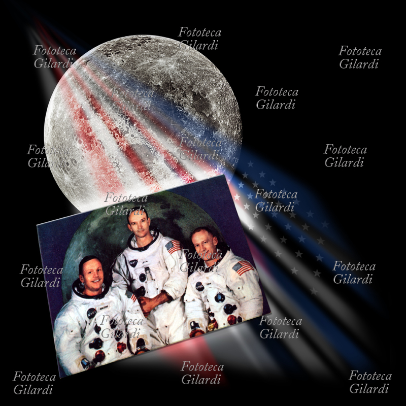ASTRONAUTICA la Luna e gli astronauti della missione Apollo 11, da sinistra : Neil Armstrong, comandante (e primo uomo a camminare sulla Luna); Michael Collins, pilota del modulo di comando; Buzz Aldrin, pilota del modulo lunare. Composizione grafica illustra la prima missione sulla Luna, primo allunaggio della storia, il 20 luglio 1969