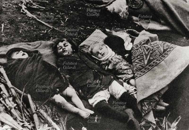 II GUERRA MONDIALE Iugoslavia - piccole vittime del bombardamento tedesco di Belgrado, 5 aprile 1941