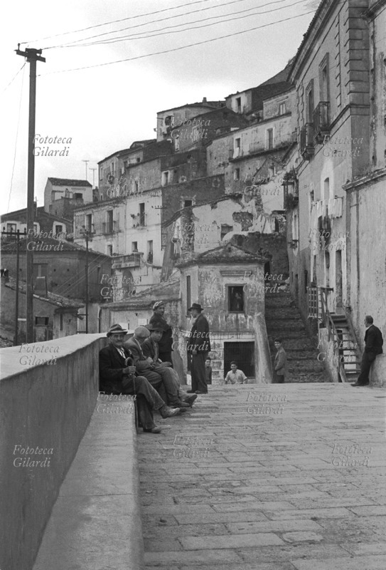 MELISSA scorcio della piazza antistante l\