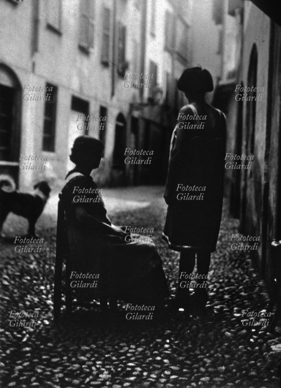 PROSTITUTION Worldly await customers in the street, at the door of Via Vetraschi casino. Photo by Alessandro Perelli, Milan 1889/1901.