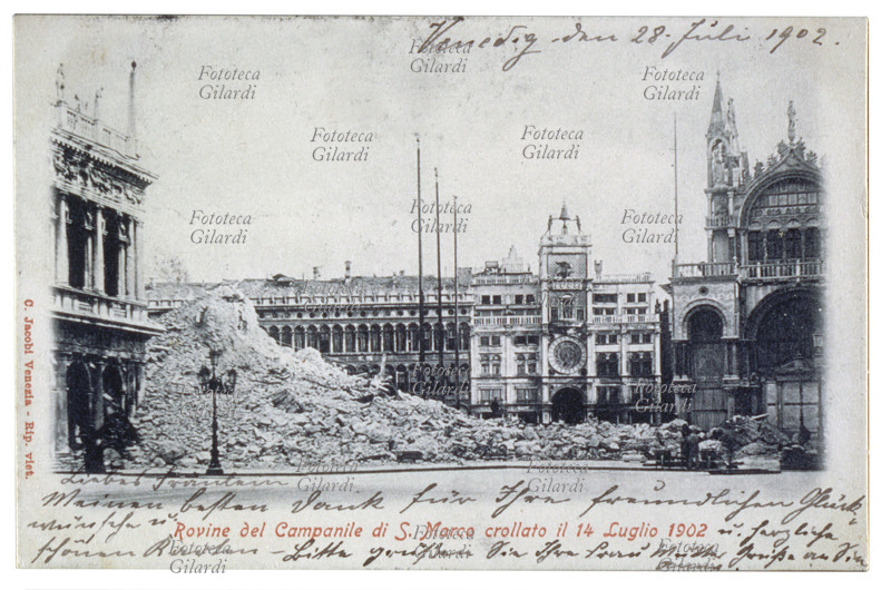 VENEZIA Le rovine del campanile di S. Marco poco dopo il crollo, avvenuto il 14 luglio 1902. Veduta da piazza San Marco. Cartolina postale fotocollografica, Venezia 1902