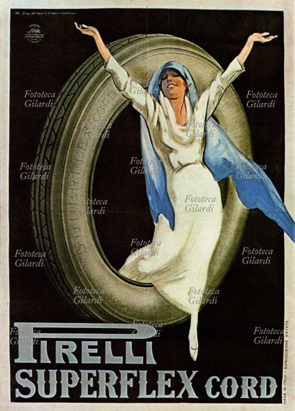 PIRELLI Una donna biancovestita e velata di azzurro esce trionfante da un enorme pneumatico con le scanalature drenanti a blocchetti trapezoidali del battistrada rinforzato ben in evidenza. Manifesto di Marcello Dudovich (21 marzo 1878 – 31 marzo 1962) \