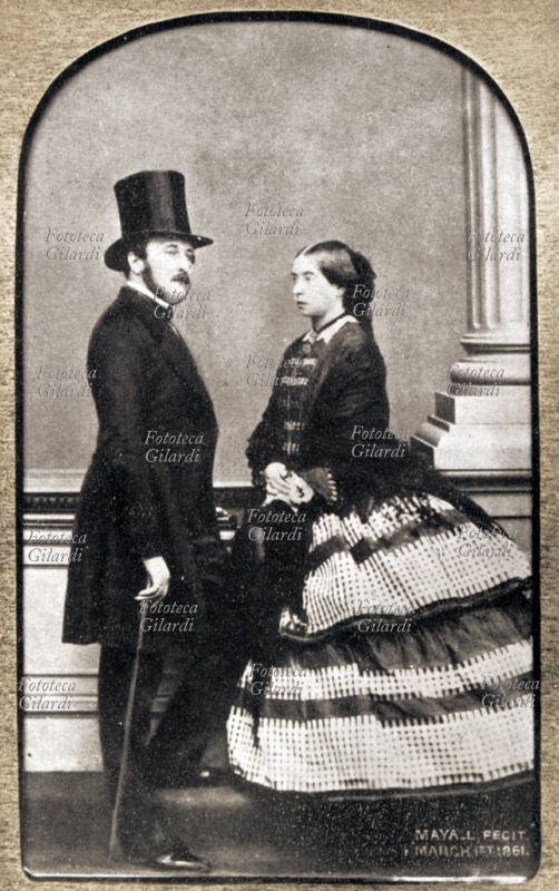 STORIA DELLA FOTOGRAFIA La Regina Vittoria del Regno Unito (24 maggio 1819 – 22 gennaio 1901) con il principe consorte Alberto di Sassonia-Coburgo-Gotha (26 agosto 1819 – 14 dicembre 1861). Ritratto fotografico Maya L., 1° marzo 1861