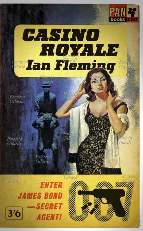 GIALLO Copertina del libro "Casino Royale" di Ian Fleming (1908 - 1964), il primo romanzo, scritto nel 1953, in cui compare l\