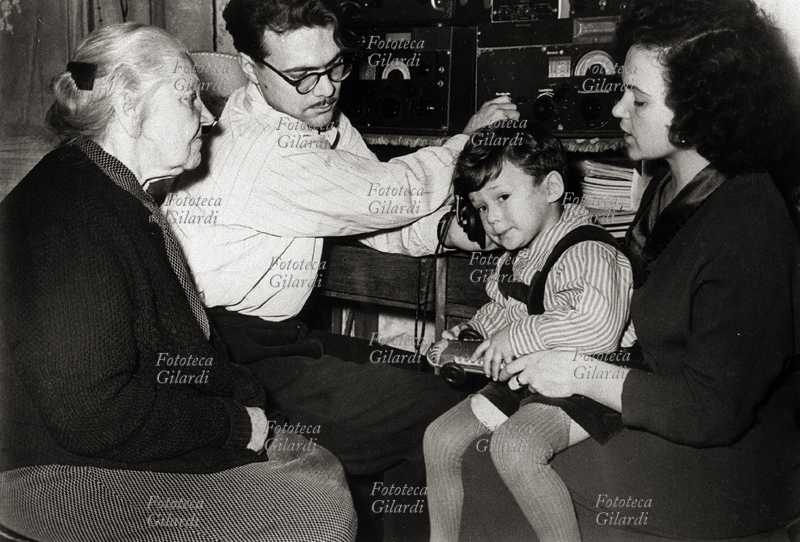 RADIO i radioamatori sovietici ascoltano la \