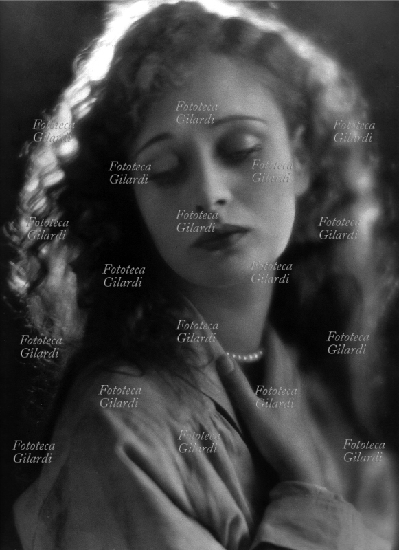 CINEMA Dolores Costello (17 settembre 1903 - 1 marzo 1979), attrice statunitense soprannominata Goddess of the Silent Screen, "dea del cinema muto". Dal matrimonio con l\