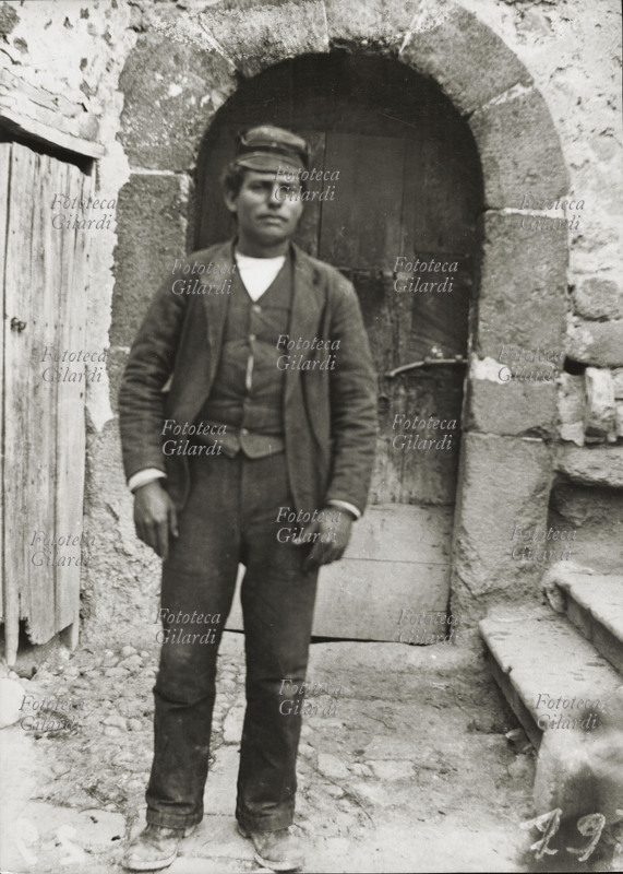 Giovanni VERGA (1840-1922) Sicilia. Contadino Turi Minnamà. Fotografia di Giovanni Verga, Vizzini 1892