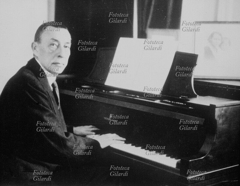 Sergej RACHMANINOV (1° aprile 1873 – 28 marzo 1943), compositore, pianista e direttore d\