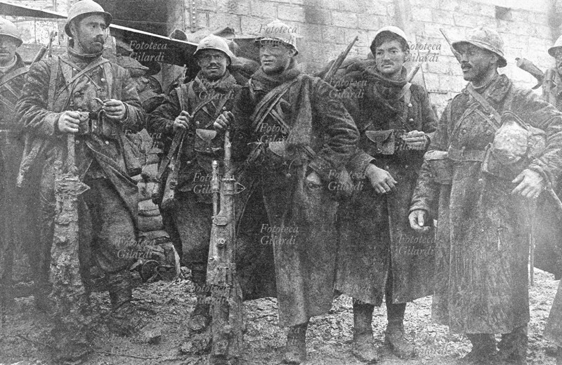 I GM, Battaglia di Verdun: reduci dal forte di Douaumont. Francia, novembre 1916.